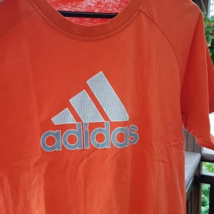 Adidas t-shirt - Adidas t-shirt.