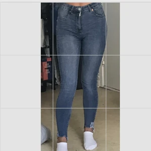 Lager 157 jeans  - Sitter tajt, dom är stretchiga passar även dom som bär storlek (S) och (XS) dom har fina detaljer nere vid fötterna, sitter fint och jätte bekväma 