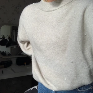 Tröja med pärlor på - Grå tröja med pärlor i storlek s från HM