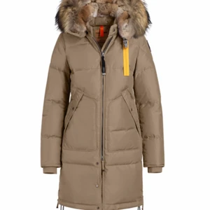  Parajumper Long bear - Söker en parajumper long bear antingen svart eller beige. Storlek S eller M 
