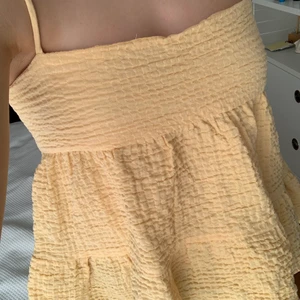 Gult linne  - Jättefin topp från Zara i strl M (passar S) med justerbar rygg💛💛Köpare står för frakt💛💛