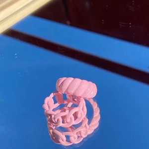 Matchning pink rings  - Matchande ringar i metall. Storlek S/M. En för 69 kr eller båda för 110 kr, gratis frakt 🍬☀️
