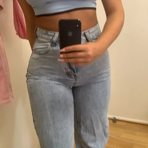 High waist jesns stright - Säljer mina jeans då för långa och är 158. De är använda 1-2 gånger ungefär och helt nytvättade