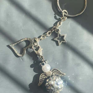 Nyckelring  - Säljer denna nyckelring som jag har tillverkat själv!☺️ säljer för 30kr + 13kr frakt totalt: 43kr