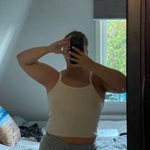 Linne  - Jättefint linne från HM som jag inte använder längre, använda några få gånger men inte mycket💕 köpare står för frakt 