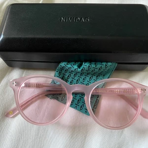 Glasögon Nividas - rosa utan styrka - NIVIDAS - modell Paris C8. Nypris 1699kr