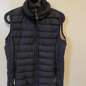 PARAJUMPER - Parajumper väst äkta strl M passar S, inte tvättad kan göras innan köp, inga hål eller liknande