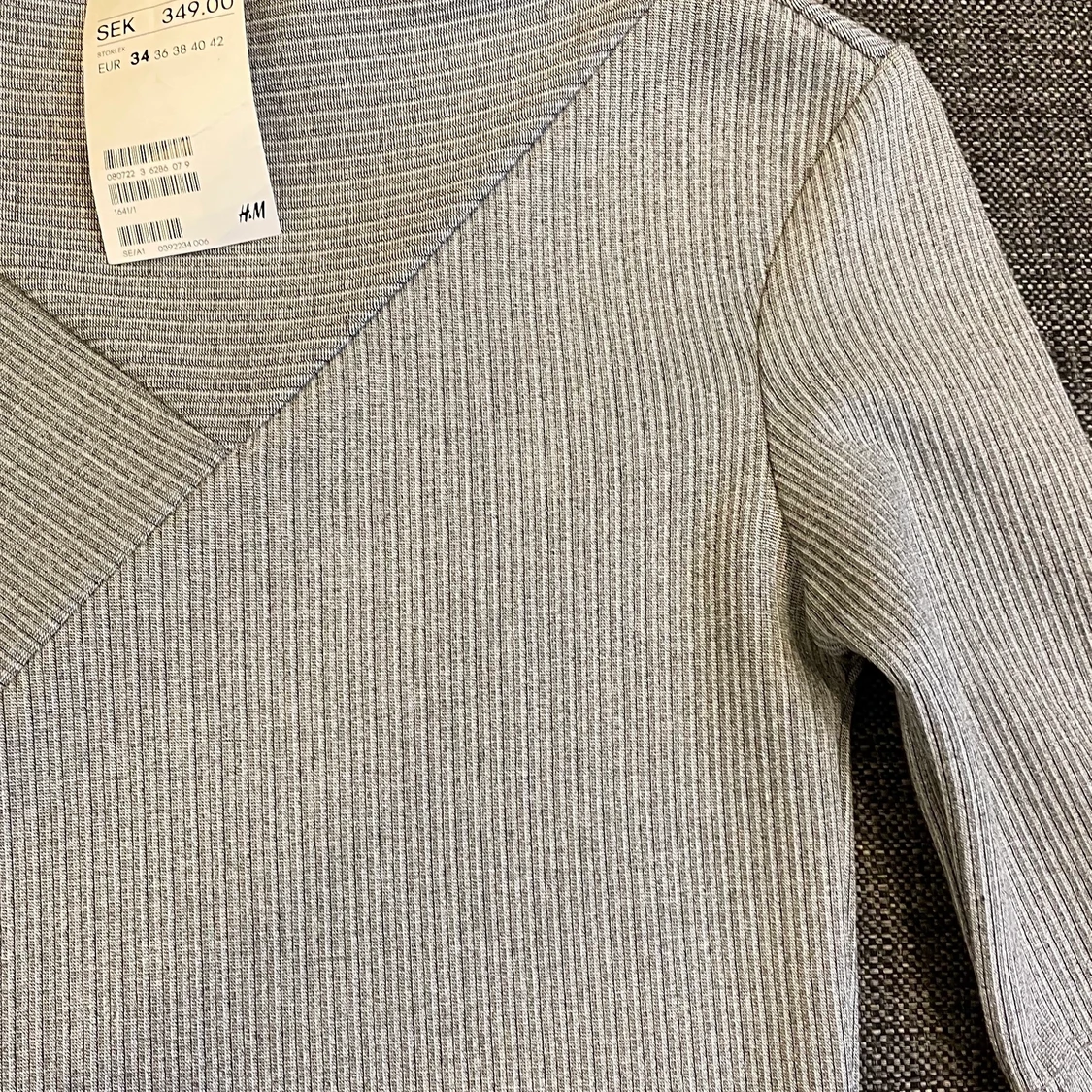 Grå klänning aldrig använd - 90