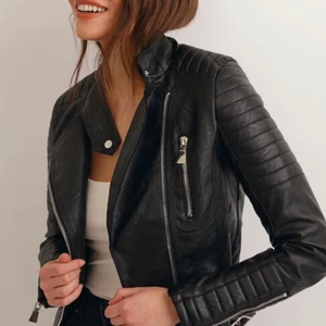 Chiquelle Skinnjacka  - Säljer min fina skinnjacka från Chiquelle eftersom den inte kommer till någon användning nå mer❤️ Det är bara att skriva om du är intresserad ❤️Jackan är i ett väldigt gott skick 