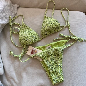 Bikini  - Säljer denna så snygga bikinin från pull&bear, aldrig använd & lapp sitter kvar på trosorna! 💚200kr + frakt💚