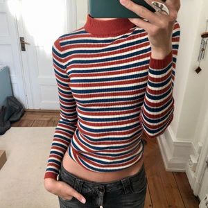 Polotröja - Fin polotröja köpt på humana och aldrig använd av mig. Har fin passform men för kort i ärmarna på mig som är 180. Väldigt bra skick🤗❤️