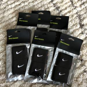 Nike wristbands  in black. I put the wrong shopping amount brandnew . 80 kr each