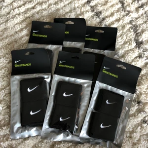 Tennis wristbands  Nike  - Nike wristbands  in black. I put the wrong shopping amount brandnew . 80 kr each