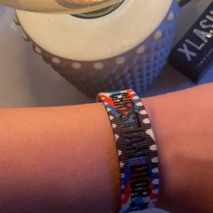 Dior -  Nu är det dags för mig att sälja mitt och troligt  troligt fina Christian Dior armband som jag verkligen älskar otroligt mycket men tyvärr inte är min stil längre köpt utomlands men äkta den är även justerbar ! KVITTOT HITTADE JAG INTE 