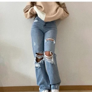 H&M jenas - Säljer dessa trendiga å slutsålda Jeans från H&M, storlek 34 med passar mig som har 36!! Kund står för frakt 