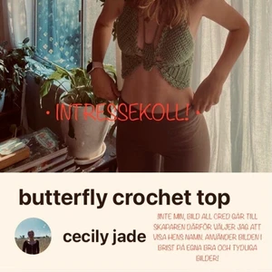 INTRESSEKOLL PÅ VIRKAD FJÄRILSTOPP!  - Intressekollen är alltså på en fjärilstopp, skicka ett meddelande om detta är något du vill köpa! Funkar perfekt till våren och sommaren, jag brukar själv styla denna typ av topp över en långärmad tröja med massor med smycken. Designen på toppen är fylld med oändliga möjligheter och vi kommer fram till någonting tillsammans. Garn? Kanske vill du ha något med luftig bomull, varför inte ett lyxigt silkesgarn eller något handfärgat? 🥰😍☀️🦋