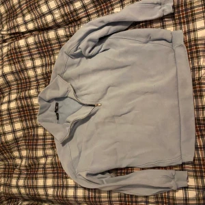 Tjocktröja - Ljusblå tjocktröja 