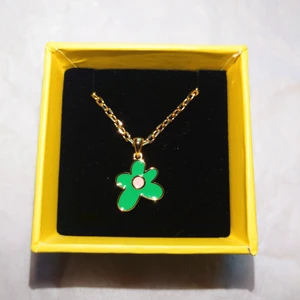 Golf Wang halsband - Säljer mitt fina halsband från golfwang som jag köpte för mindre än ett år sedan, den finns inte kvar på webben. Den är använd ca. 3-5 gånger och har inga defekter. Köptes för 900 kr och nu säljs den för runt 2000! Den är 18 karat guld