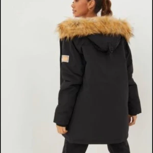 Svea Smith jacka  - Svea Smith jacka, använd ca 5 ggr. Säljes pga modellen passar ej. Nypris 3799 kr  Köparen står för frakten. Kan ev mötas upp i Malmö.