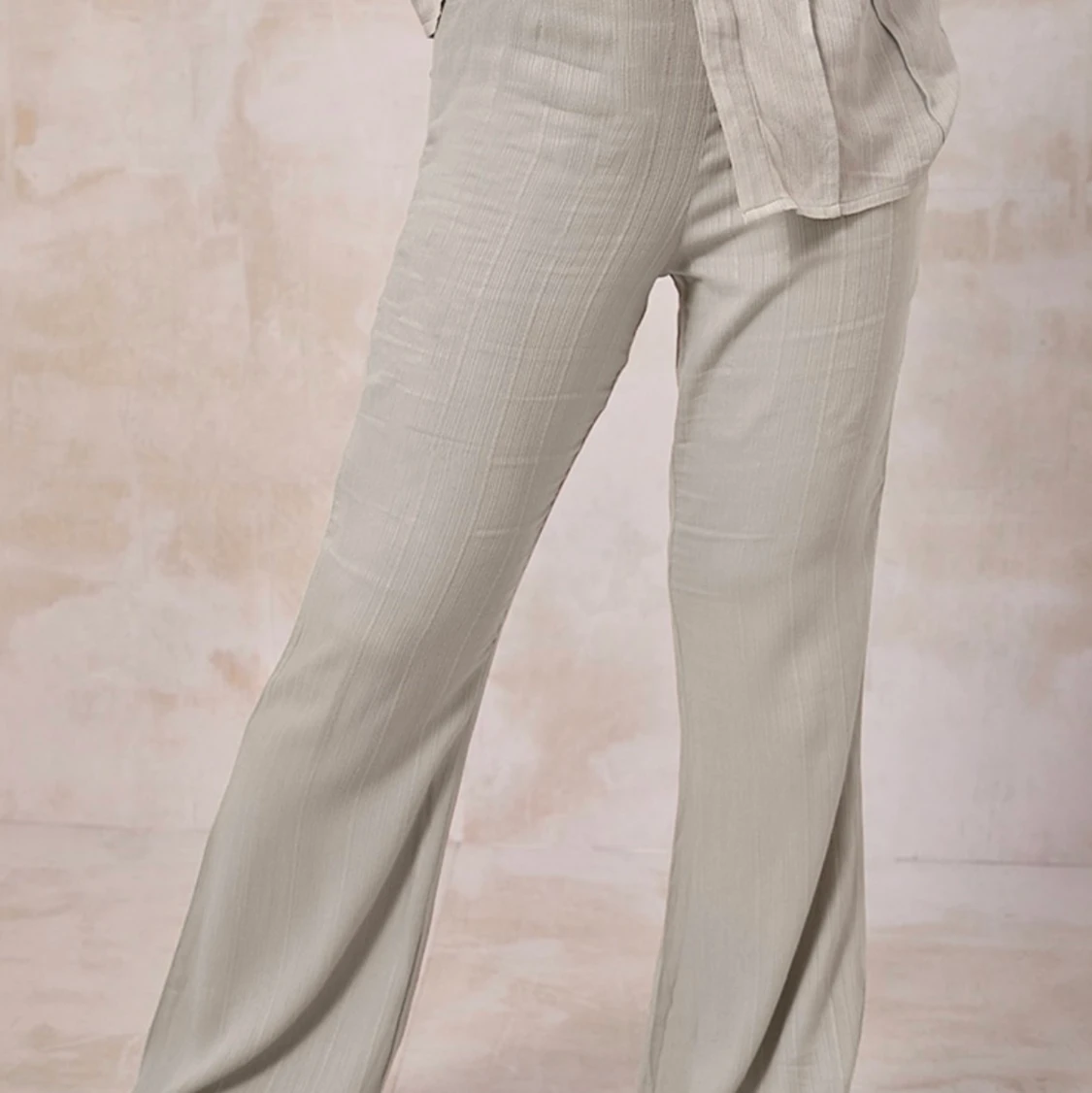 Långa byxor i färgen sage! - 90