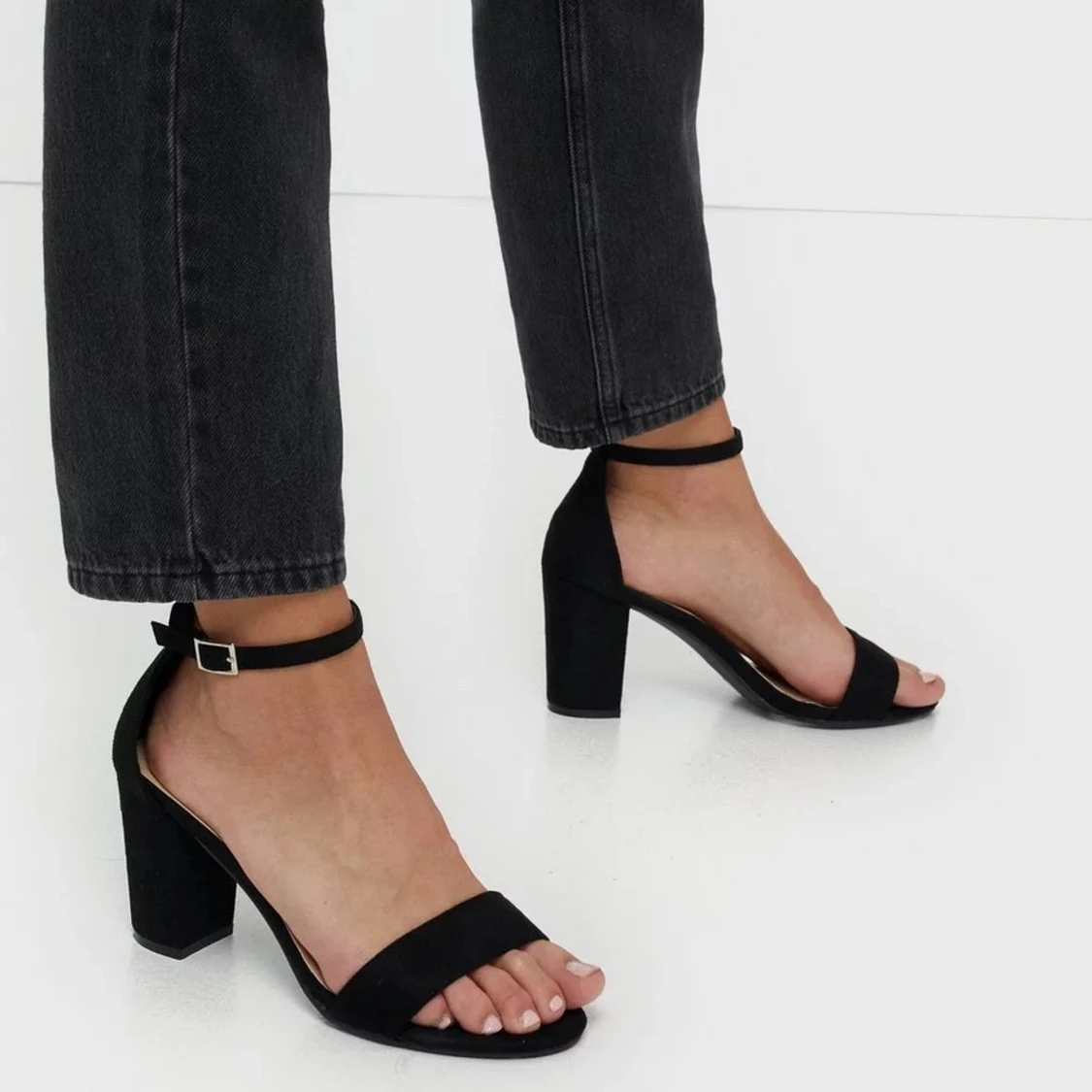 Svarta klackar från Nelly