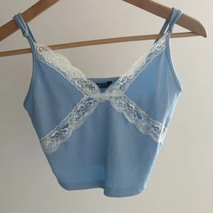  Fin top med spets - Fin top från shien i storlek S