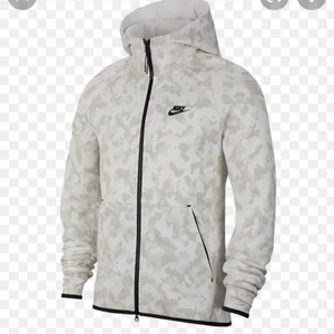 Nike tech fleece  - Säljer pga av att den är för liten för mig. Super bra skick också