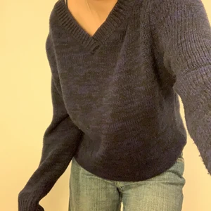 Mysig stickad tröja - Jättemysig stickad tröja i blått och svart från Crocker ❤️ kan mötas på söder annars tillkommer frakt 😽