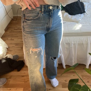 Blå slitna jeans zara - Aldrig använda💖 tillkommer frakt