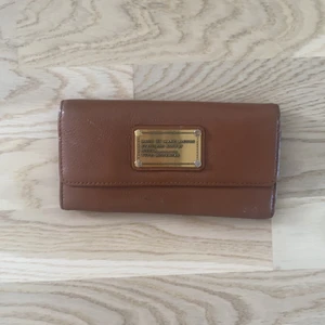 Marc Jacobs plånbok  - Lite sliten köparen står för frakten 
