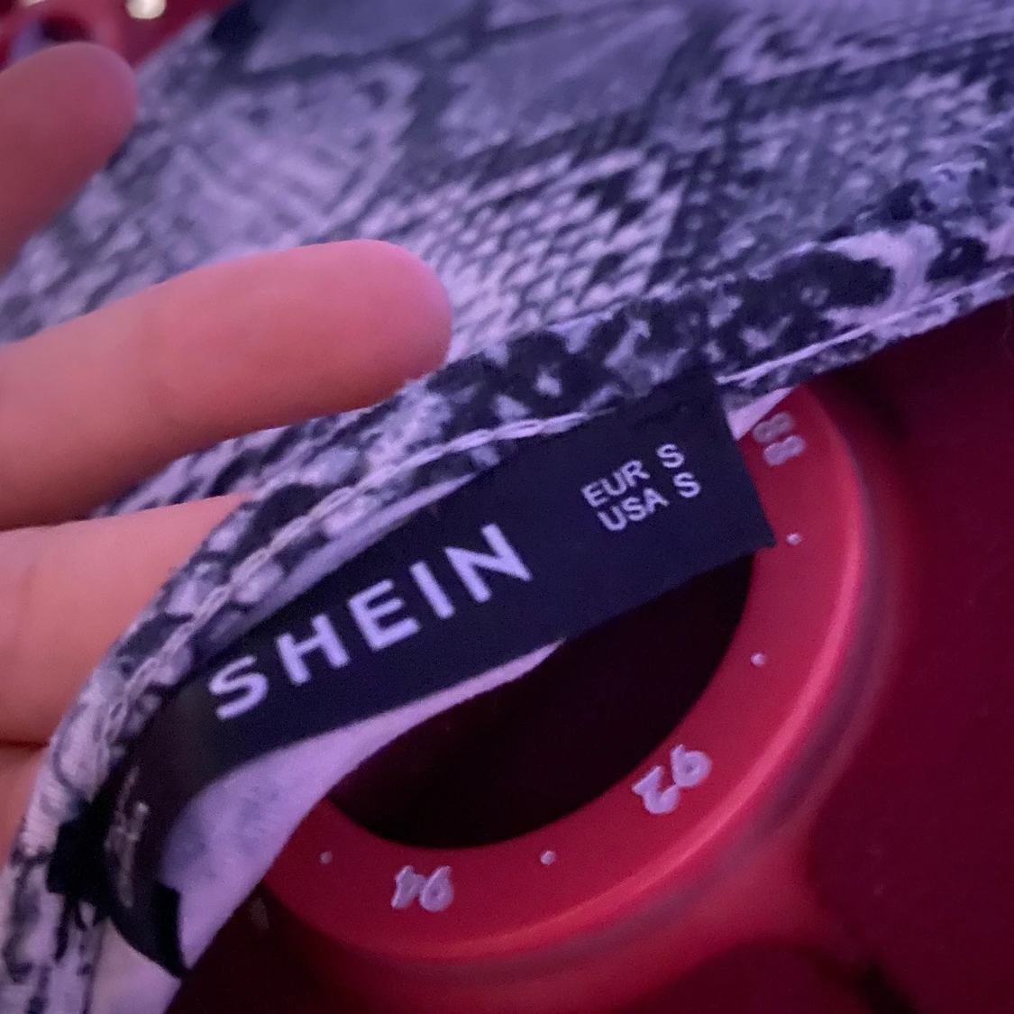 Topp med 🐍mönster - 91