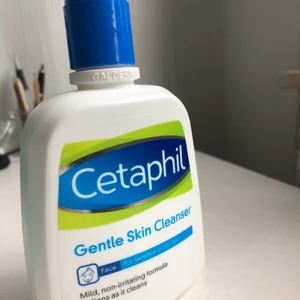 Cetaphil - Hej❤️ Säljer en Cetpahil endast testad en gång då den inte passade min hud❤️ Den är för känslig eller torr hud❤️ Inkl frakten i priset✨