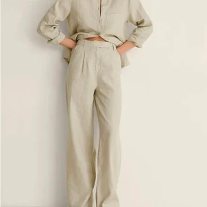 Linnebyxor - Säljer helt oanvända (lappen sitter kvar) linnebyxor från nakd i stl. 34, dem e slutsålda på hemsidan😌