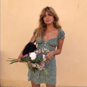 Withjean isabelle klänning - Den populära Isabelle klänningen passar mig inte riktigt längre! storlek XS. 