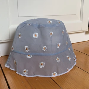 Hatt - Bucket hat från shein, aldrig använd. 20kr +frakt🌸🌸