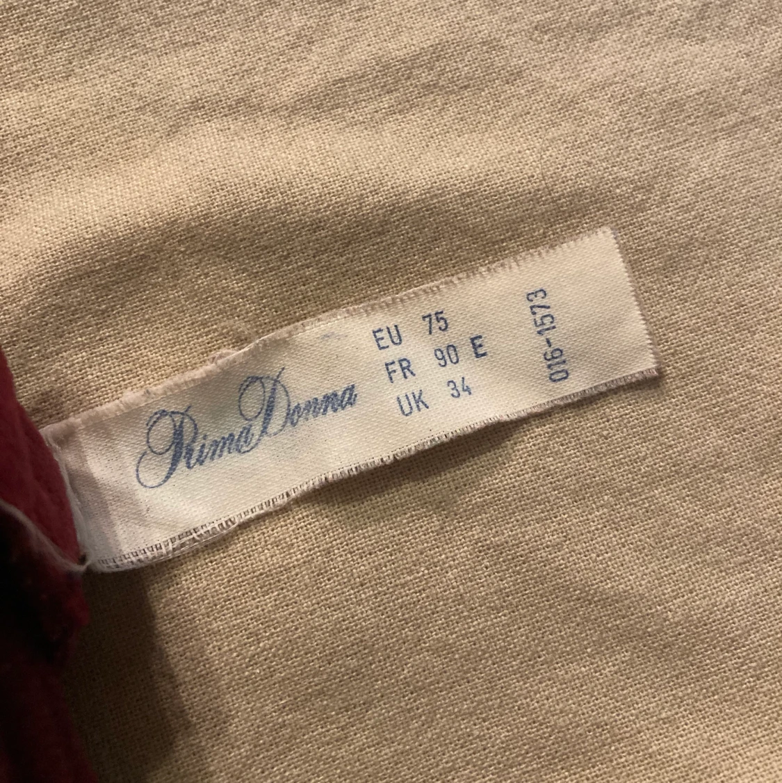 Vinröd gullig bh - 90