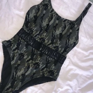 Baddräkt - Baddräkt jag köpte för 2 år sedan så tror inte den finns kvar, använt max 2 gånger