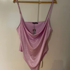 Rosa body från Boohoo  - Rosa body från Boohoo. Oanvänt. 