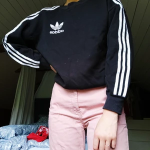 Adidas sweatshirt - Svart basic sweatshirt från adidas i storlek S