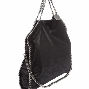 Säljer denna Stella inspirerade väskan! Helt oanvänd!  - Orginalpris: 999kr Säljer för: 300kr