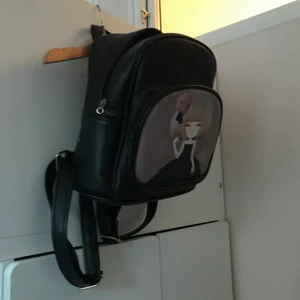 SÖT VÄSKA  - JÄTTESÖT RYGGSÄCK! FÅR PLATS MED SÅ MYCKET! Om du vill ha mer info eller bilder skriv till mig privat!!!