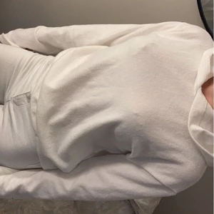 Vit hoodie - En vit hoodie som är helt oanvänd bara testad 