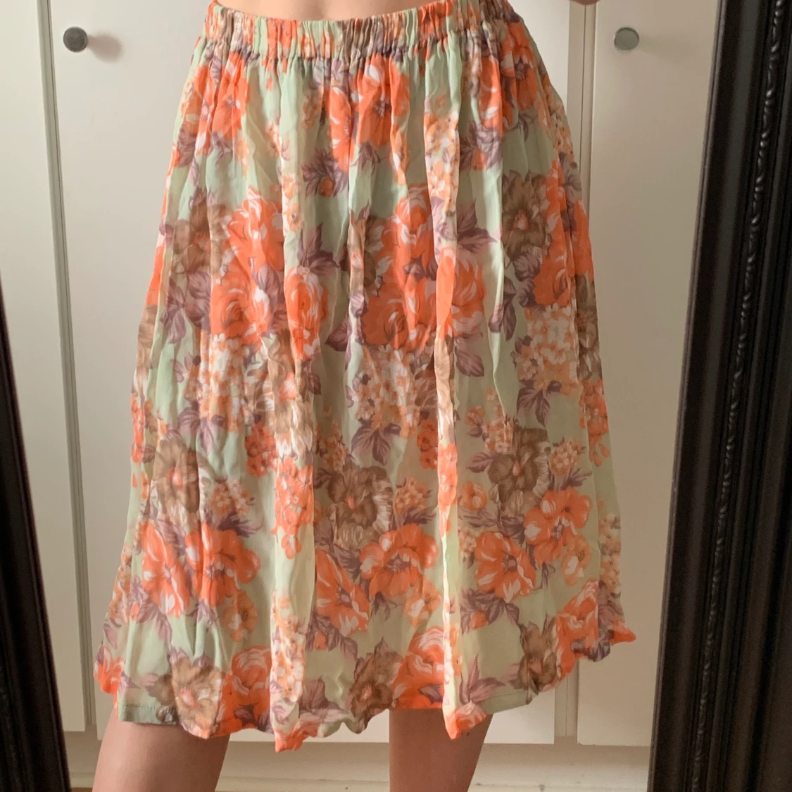 Blommig plisserad kjol - 90