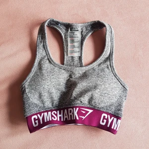 Gymshark flex - Strl xs. Nyskick då dessa endast är provade, dock äldre modell som endast legat i garderoben sedan köp.  Kommer från djur- och rökfritt hem 🌸 Frakt tillkommer