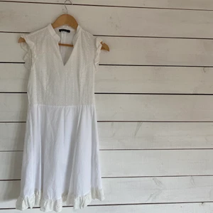 Söt sommarklänning!!!  - Söt klänning perfekt inför sommaren! Endast använd 1 gång 🌸 skriv privat för fler frågor o bilder!! 