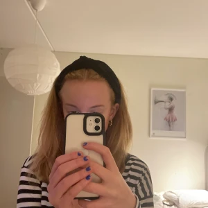 Diadem  - Säljer detta trendiga diadem från H&M!! Säljer för 50 kr + frakt🌟🌟