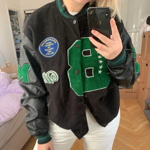 Boohoo jacka - Säljer min oanvända jacka ifrån boohoo! Super snygg men har tyvärr aldrig kommit till användning💜