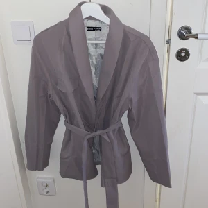 Grå blazer - För stor för mig