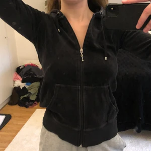 Velour munkjacka  - Lite äldre plagg men inga slitningar elr hål. Bra skick!