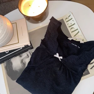 Odd Molly tröja  - Säljer min nya odd Molly tröja! Köpte för några månader sedan men har inte använt!  Jätte fint skick och en väldigt fin tröja.  💗💗  Storlek 1 vilket passar en S/M